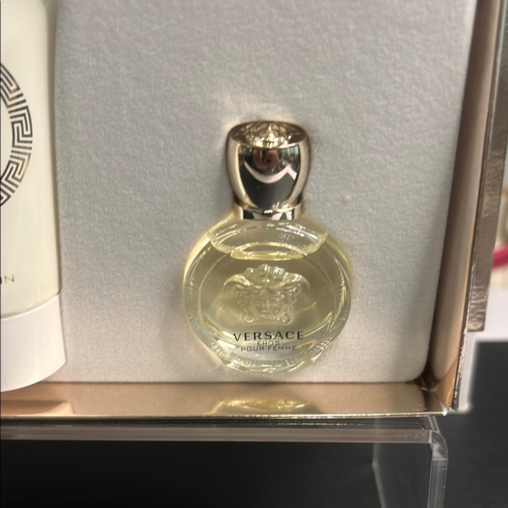 Versace Luxury Bath & Body Set - White - Picture 4 of 6